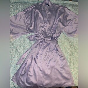 cute lavendar robe, from Apt 9 size medium. with lace on end of sleeves